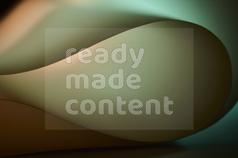 فن تجريدي يعرض منحنيات وتدرجات اللون الأخضر والبرتقالي مكونه بضوء ملون