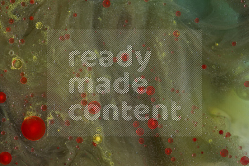 تلتقط الصورة تناثرا للطلاء الأحمر والأخضر والأصفر علي الخلفية