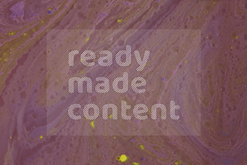 تظهر الصورة أشكال مختلفة من تداخلات اللون الأرجواني والأصفر