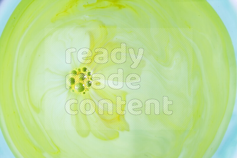 لقطة مقربة لأنماط دوامية بتدرجات اللون الأخضر