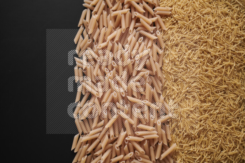 أنواع مختلفة من المعكرونة علي خلفية سوداء