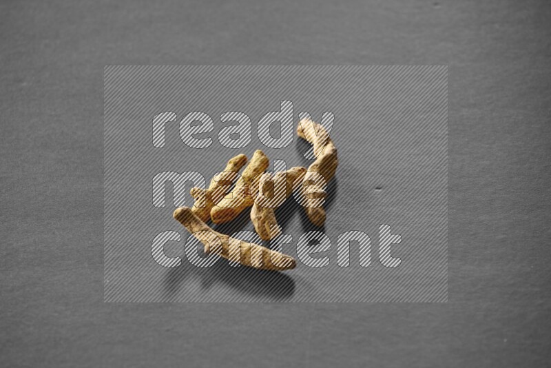 كركم علي خلفية سوداء