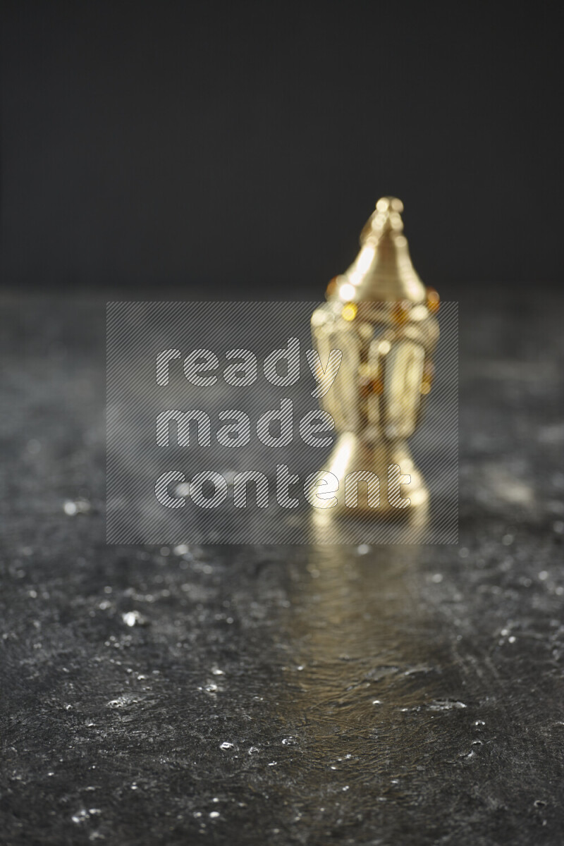 فانوس موضوع علي خلفية سوداء