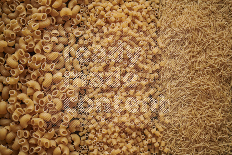 3 انواع معكرونة علي الخلفية كاملة