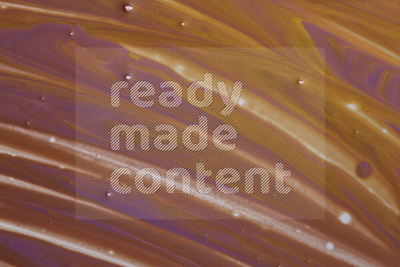 خلفية ملونة مع مزيج من ألوان الطلاء الأرجواني والأصفر