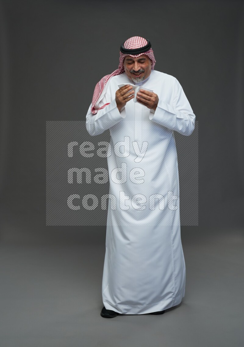 Saudi man with shomag Standing feeling sick on gray background