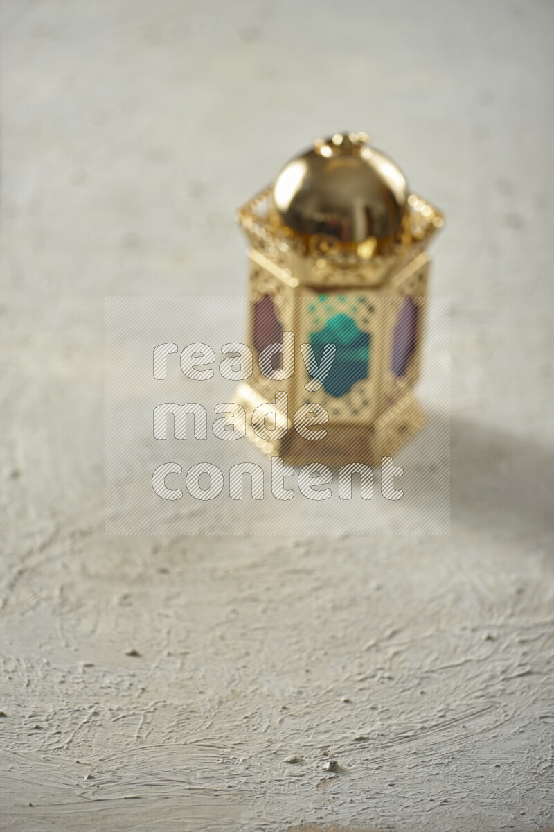 فانوس موضوع علي خلفية بيضاء