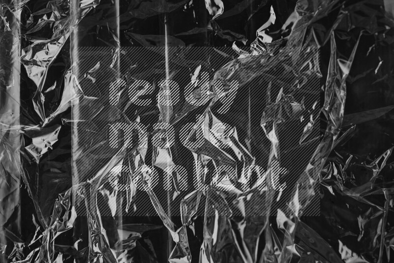 تظهر الصورة سطح من البلاستيك علي خلفية داكنة