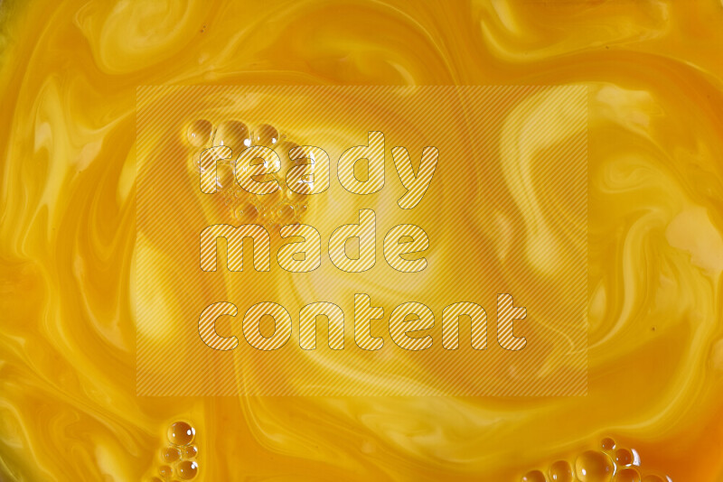 لقطة مقربة لأنماط دوامية باللون البرتقالي