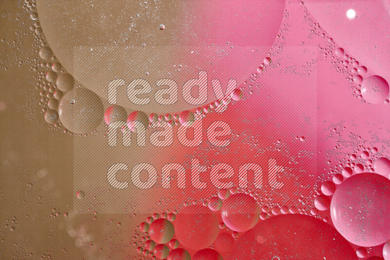 لقطات مقربة لفقاعات من الزيت على سطح الماء باللون البني والأحمر والوردي