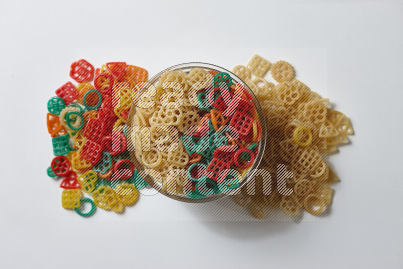 تسالي علي خلفية بيضاء