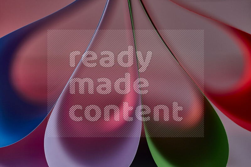 فن تجريدي يعرض منحنيات وتدرجات اللون مكونه بضوء ملون