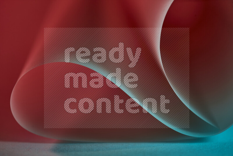 فن تجريدي يعرض منحنيات وتدرجات اللون الأزرق والأحمر مكونه بضوء ملون