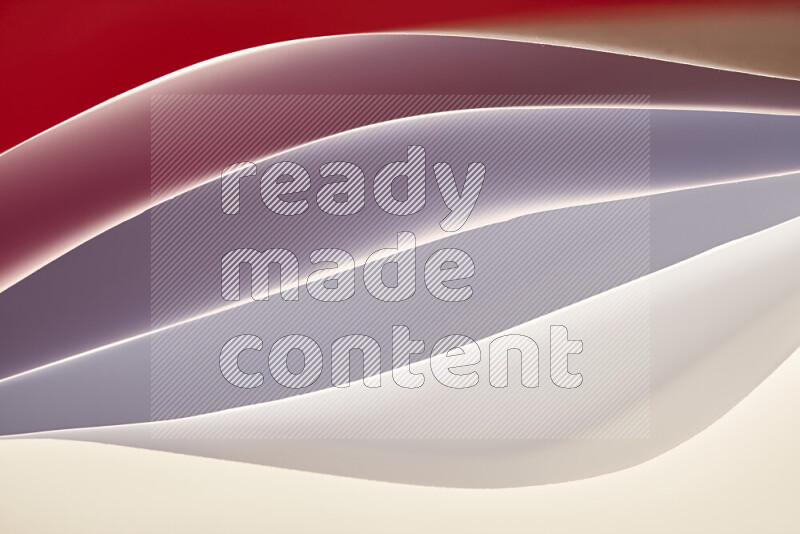 هذه الصورة تعرض تكوين فن الورق التجريدي مع منحنيات ورقية باللون الأبيض ودرجات دافئة مختلفة المكونه بواسطة الضوء الملون