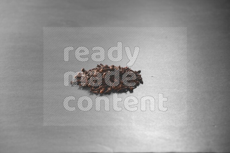 حبات القرنفل علي خلفية سوداء